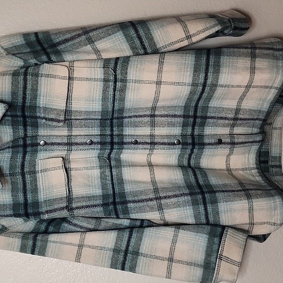 Old Navy Transitional Plaid Utility Shacket - Picture 3 of 14